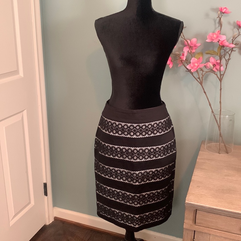 WHBM Black & White Knee Length Skirt